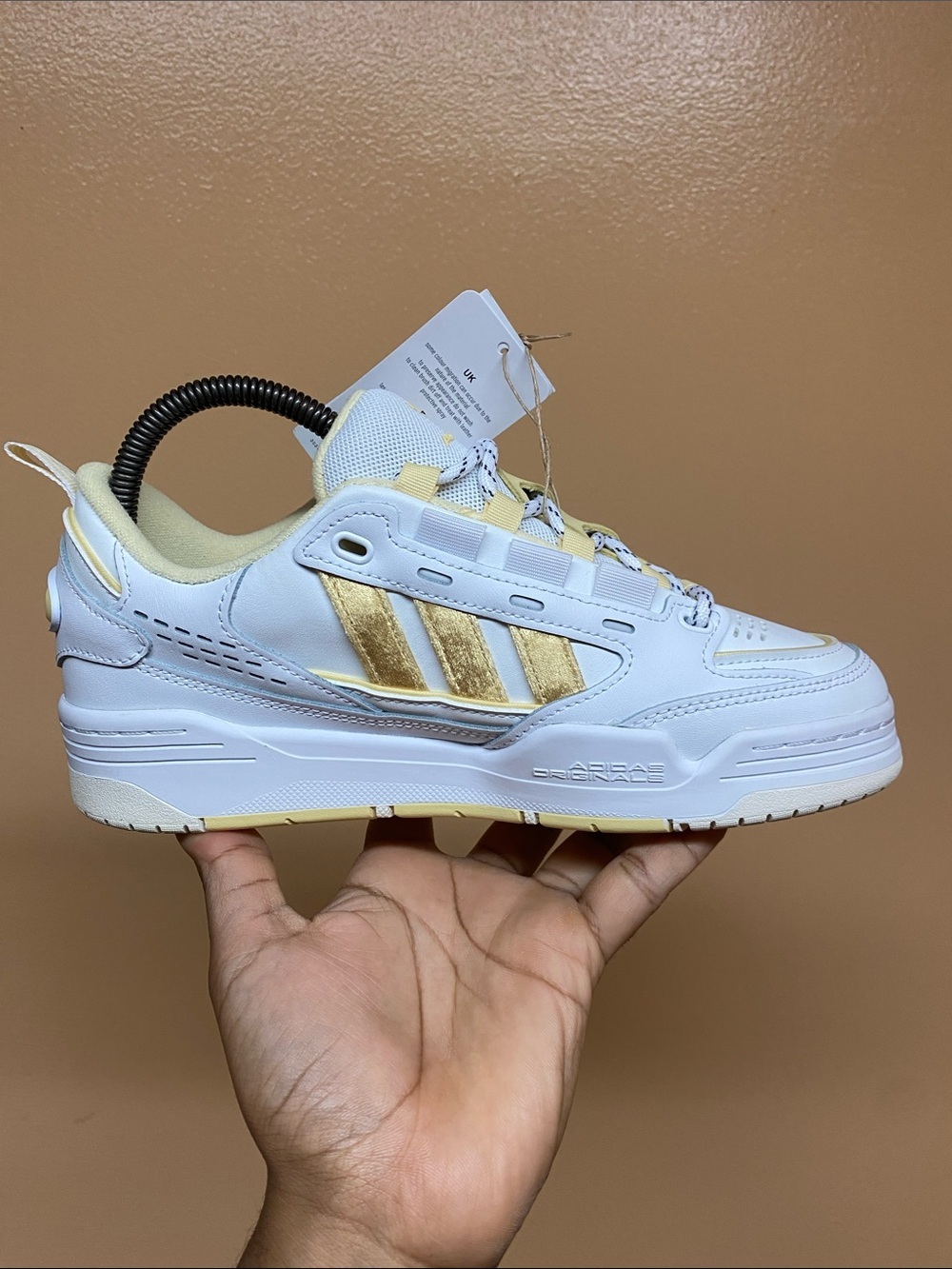 Adidas ADI2000 Women's Sneakers "White Almost Yellow Velvet" Size 7 GZ7203 - Picture 7 of 17